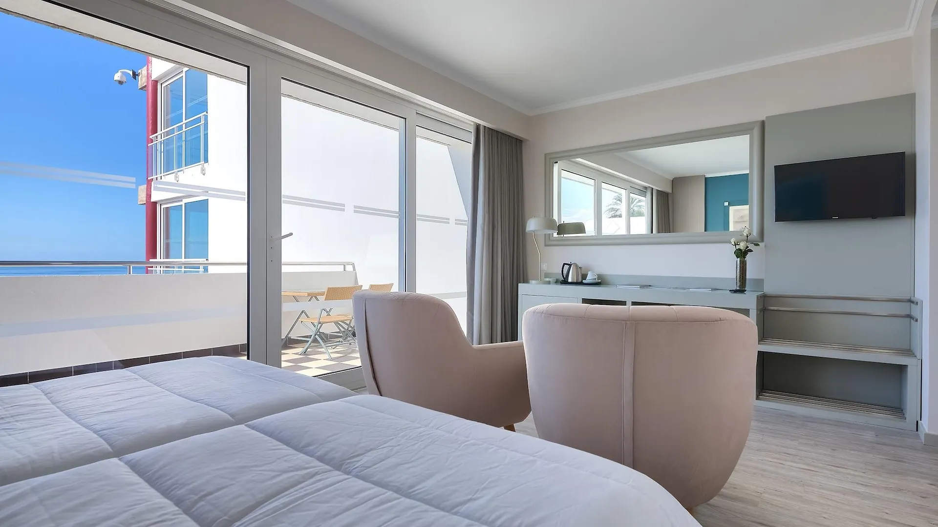 Hotel Orca Praia Funchal  4*, Funchal (Madeira)