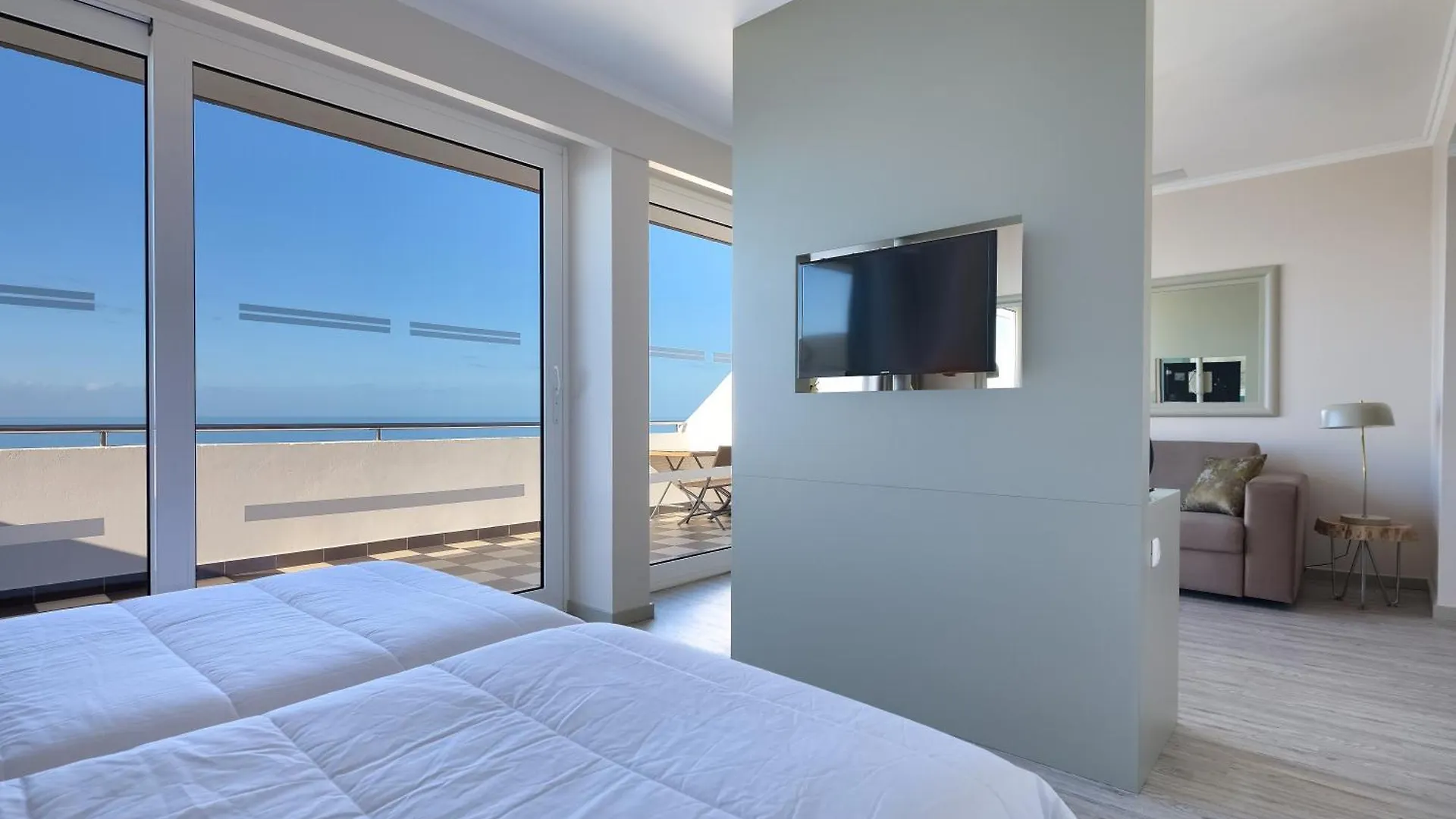 Hotel Orca Praia Funchal  4*, Funchal (Madeira)