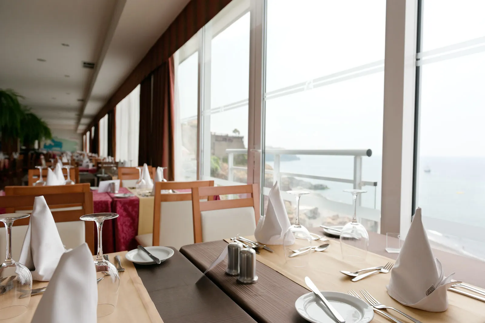 Hotel Orca Praia Funchal  4*, Funchal (Madeira)